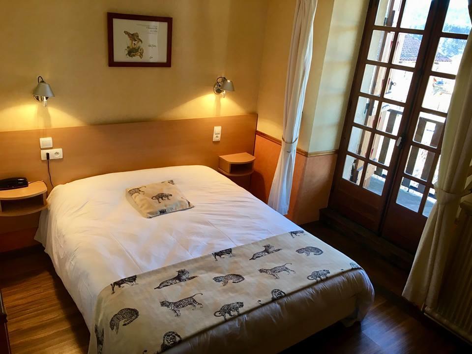 Hotel La Clairiere Chambon-sur-Dolore Eksteriør bilde