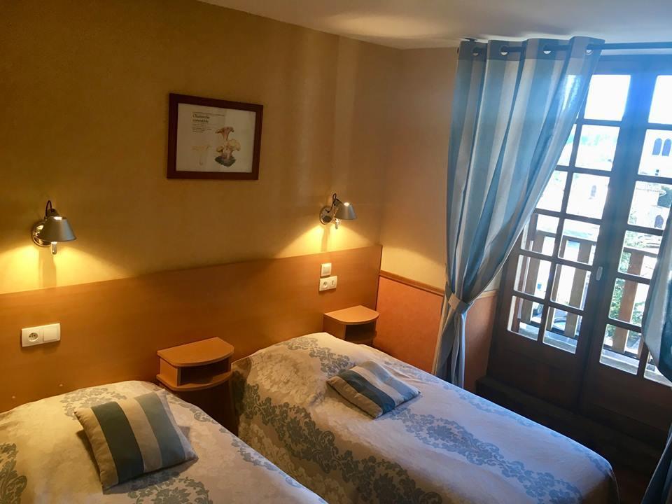 Hotel La Clairiere Chambon-sur-Dolore Eksteriør bilde